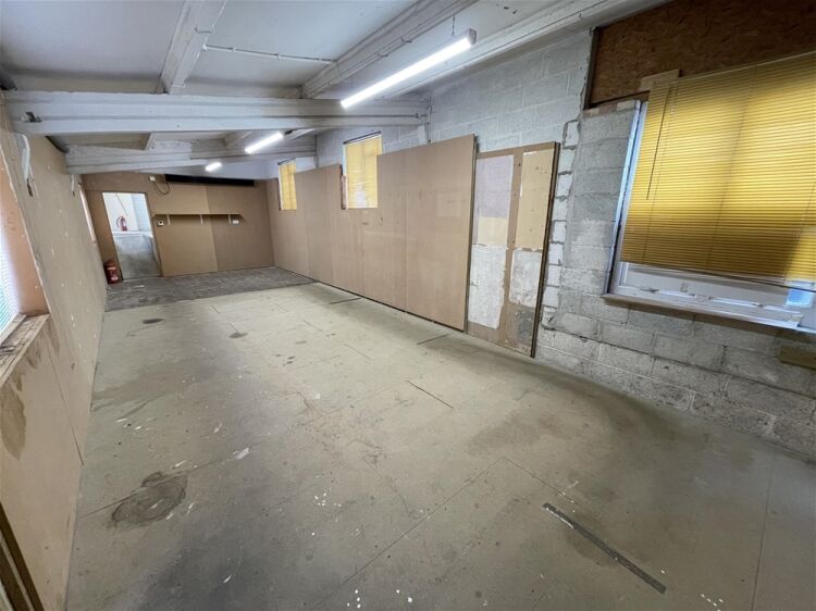 Town Centre Store/Workshop To Let For Sale in Newton Abbot