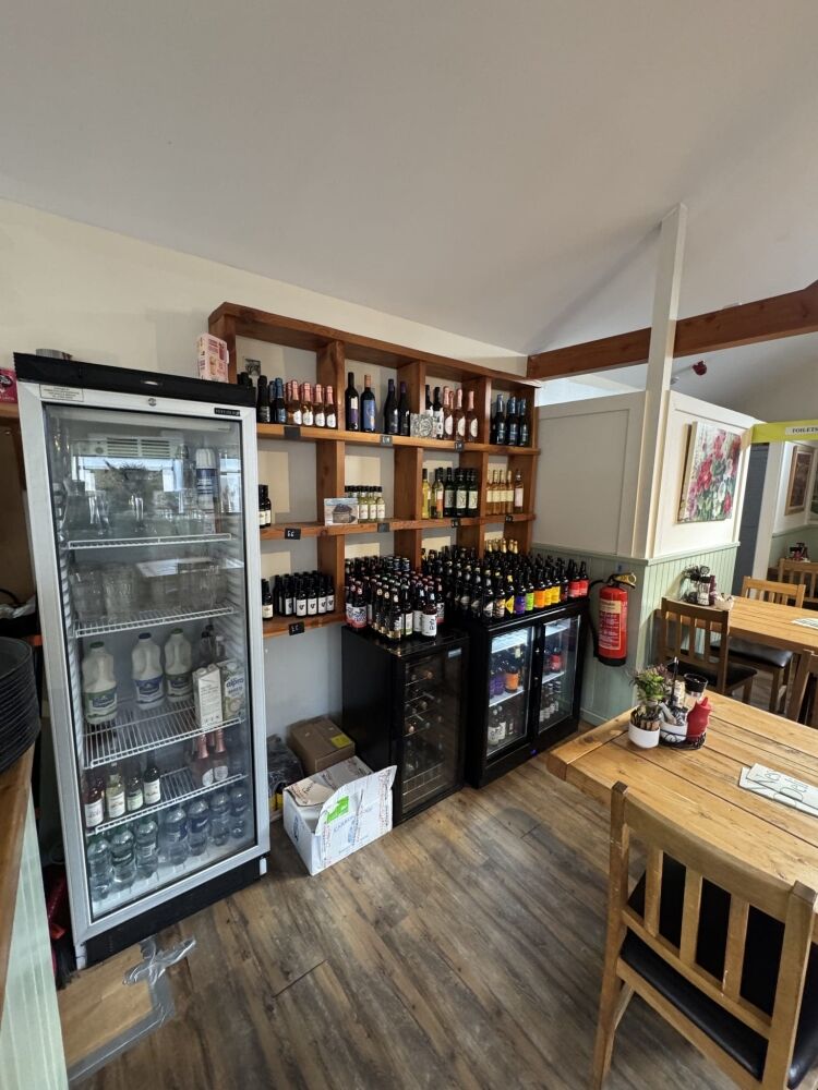 Freehold café/coffee shop in the heart of the Loch Ness tourist village Photo 4