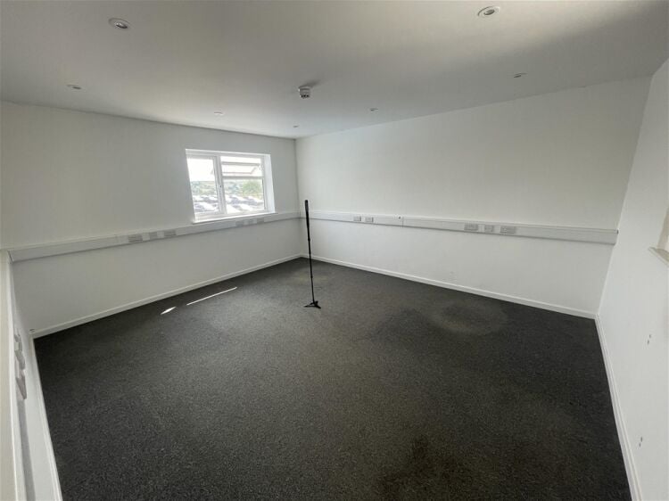 Light Industrial Unit with Office Space On Rural Estate For Sale in Barnstaple Photo 4
