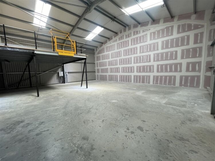 Sizable Light Industrial Unit On Coxleigh Barton Estate For Sale in Barnstaple Photo 4
