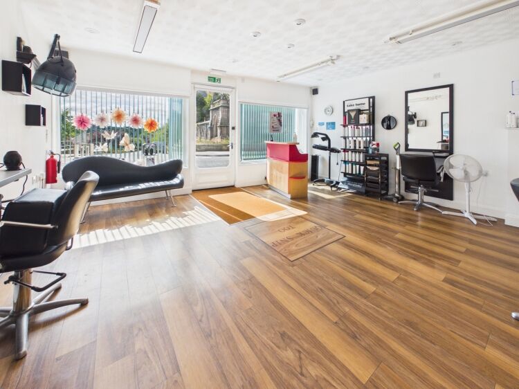 Prime High Street Property – Retail or Office Opportunity Photo 4