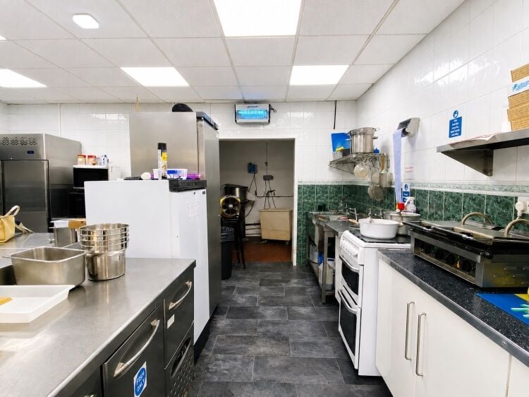 Leasehold Fish & Chip Takeaway, Located In Burton Joyce, Nottinghamshire Photo 4