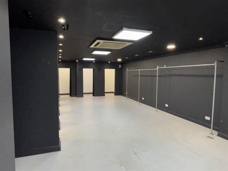 Vacant Unit For Sale in Brighouse
