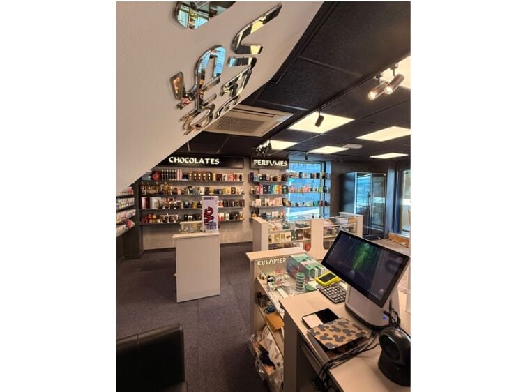 Modern Fragrance & Vape Retailer