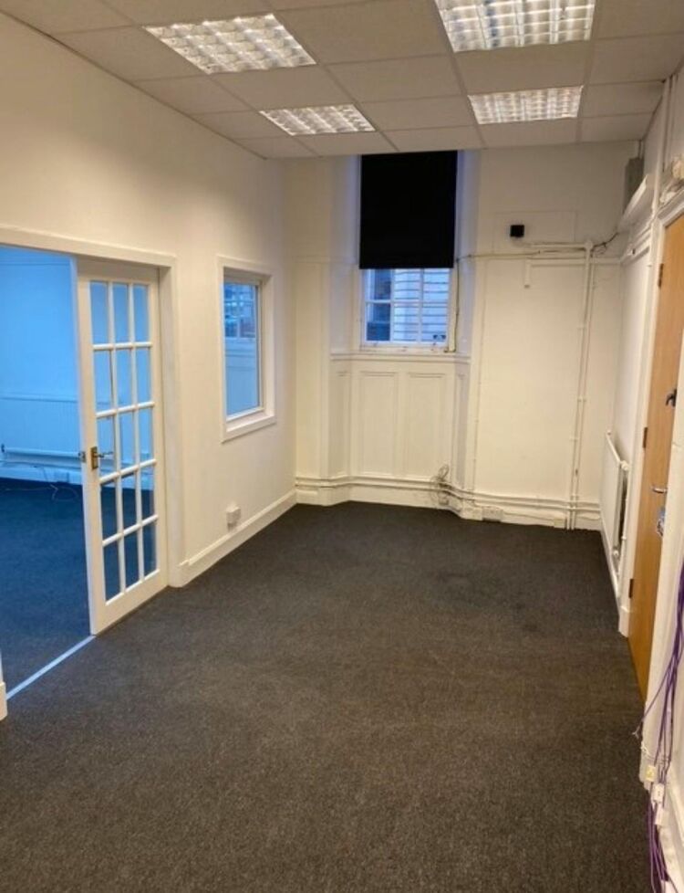 Office, Beauty, Space for Rent