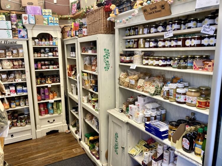 WHOLEFOOD/HEALTH FOOD STORE