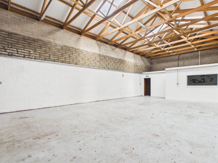 Three-Phase Powered Elgin Industrial Unit Available To Lease Photo 4
