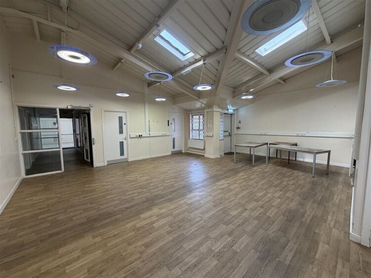 Vacant Unit For Sale in Leeds