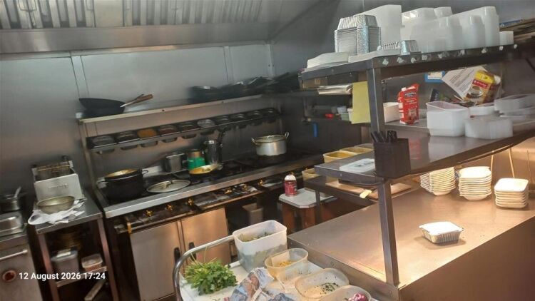 LEASEHOLD LIC. INDIAN RESTAURANT
SELF CONTAINED 2 BED FLAT ABOVE Photo 4