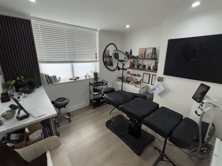 Vacant Unit For Sale in Leeds