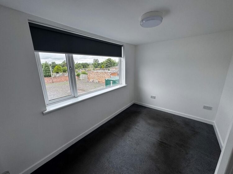 Vacant Unit Office Beauty Retail Space Photo 4