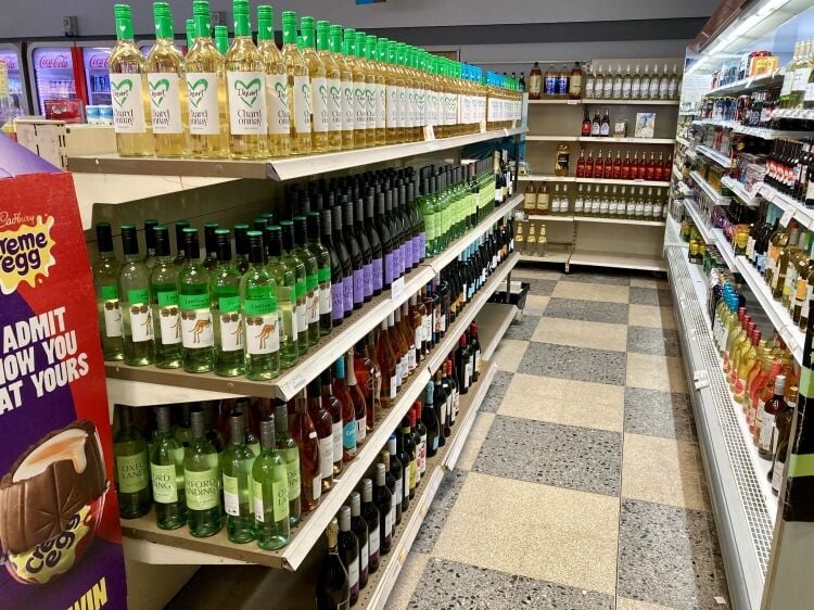 CONVENIENCE/INTERNATIONAL/HEALTHFOOD STORE Photo 4