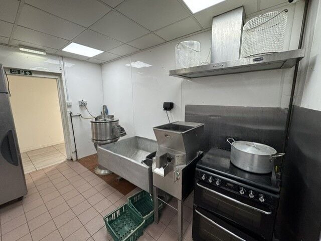 Leasehold Fish & Chip Takeaway Located In Erdington Photo 4
