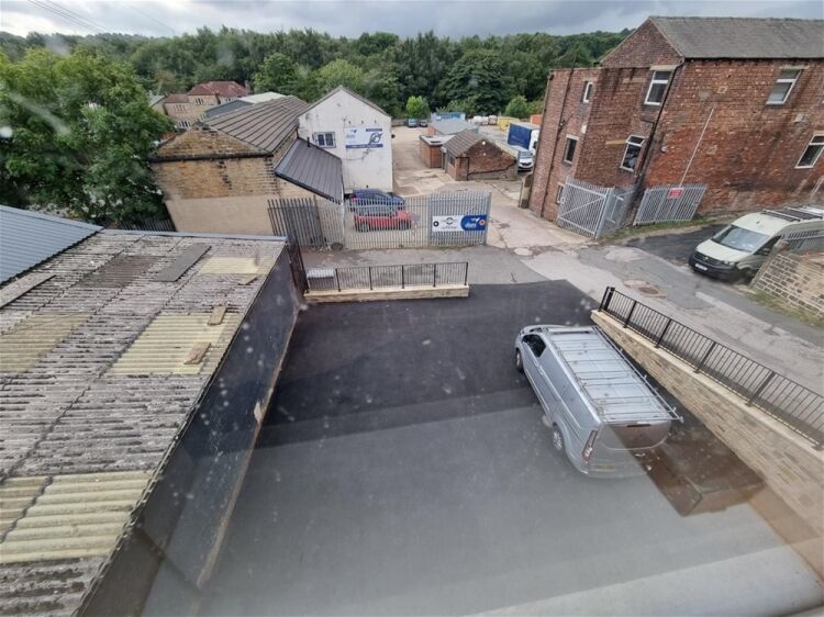 Vacant Unit For Sale in Mirfield