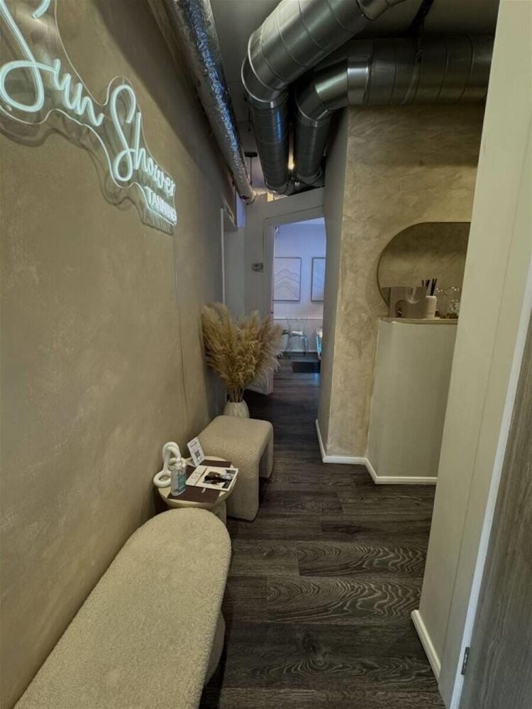 LEASEHOLD SUNBED TANNING SALON Photo 4