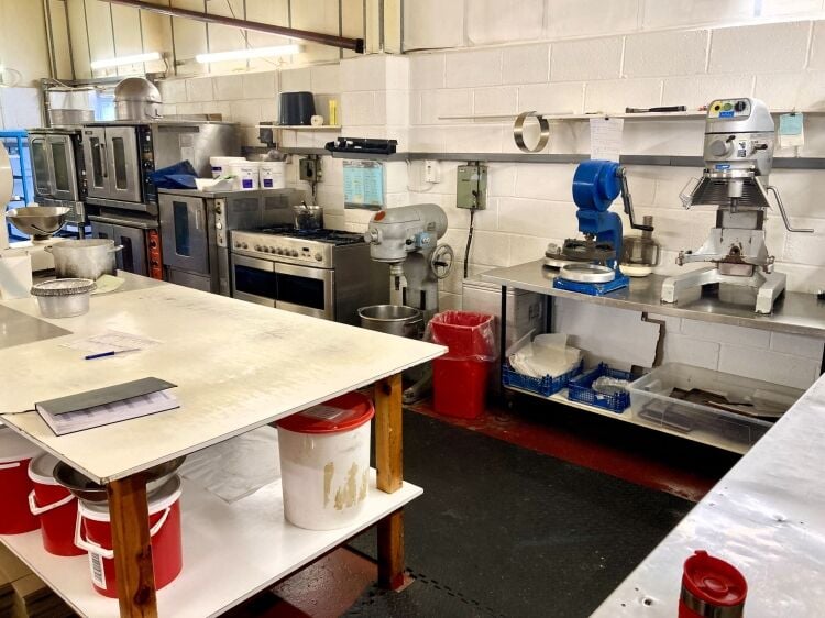 NICHE WHOLESALE FOOD MANUFACTURING & DISTRIBUTION - CAKES, TRAY BAKES, SWEET PIES, & CHILLED DESSERTS