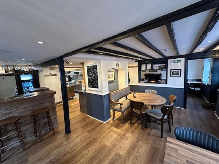 FREEHOLD GRADE II LISTED LIC. PUBLIC HOUSE & RESTAURANT