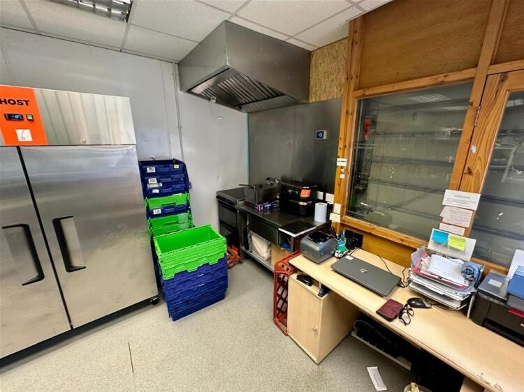 LEASEHOLD OUTSIDE CATERING BUSINESS
OPERATING FROM A FULLY EQUIPPED DARK KITCHEN UNIT