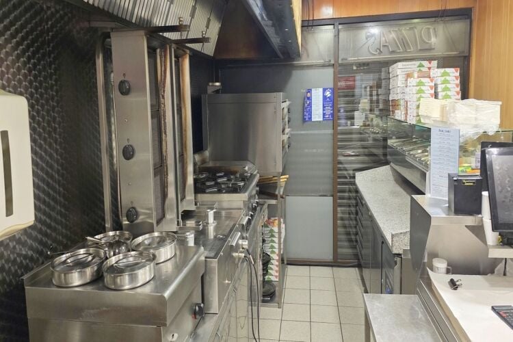 Well established modern fish & chip shop trading evening only Photo 4