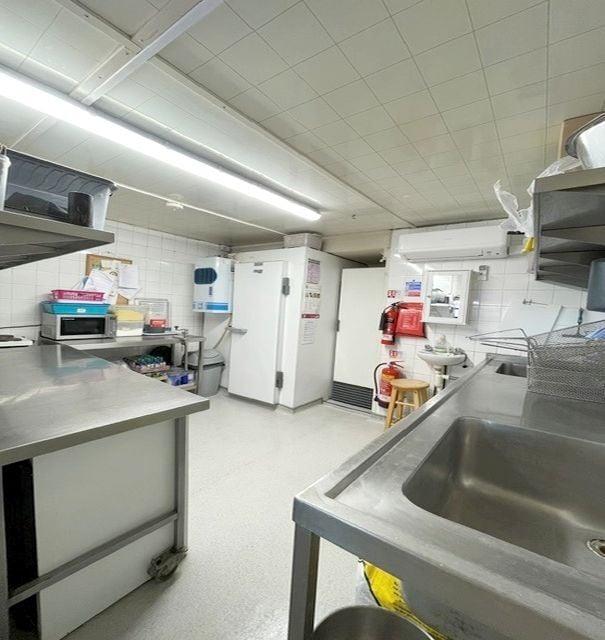 Freehold fish & shop with superior 4 bedroom family home, operating 18 hours weekly, in lovely historic Suffolk town. Photo 4