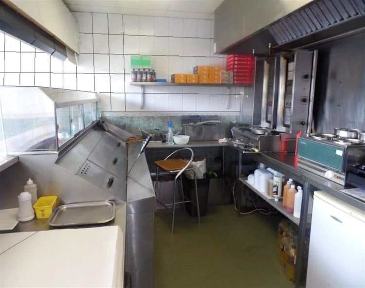 Long-established hot food takeaway with 4-bed flat, Sheffield Photo 4