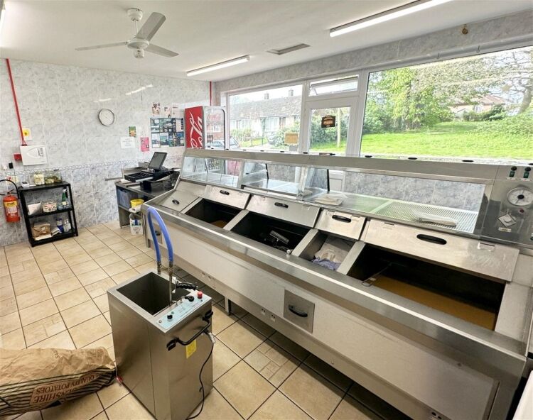 Detached freehold fish & chip shop with three-bedroom home, Lincolnshire village Photo 4