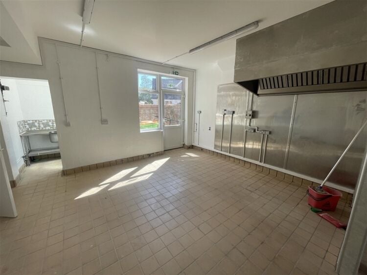 Versatile Retail Premises For Sale/ To let in Exmouth For Sale in Exmouth Photo 4