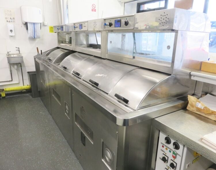 Established fish & chip shop in affluent waterside town, closes 8.30 pm latest Photo 4
