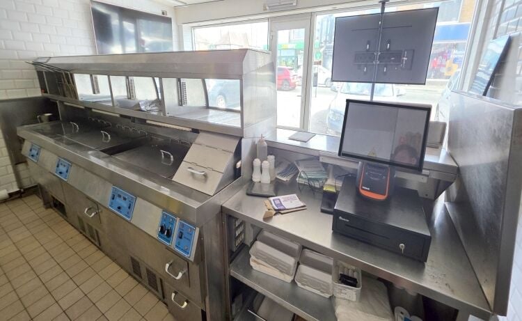 Recently closed well fitted/equipped fish & chip shop available with new lease in Poole Photo 4