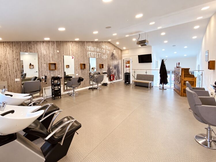 Versatile Commercial Premises To-Let  Located In Retford, Nottinghamshire Photo 4