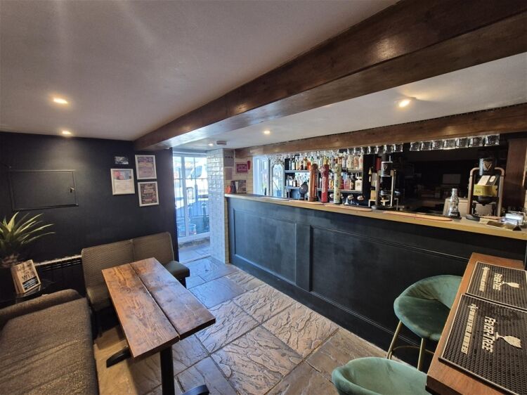 Licenced Trade, Pubs & Clubs For Sale in Birkenshaw Photo 4