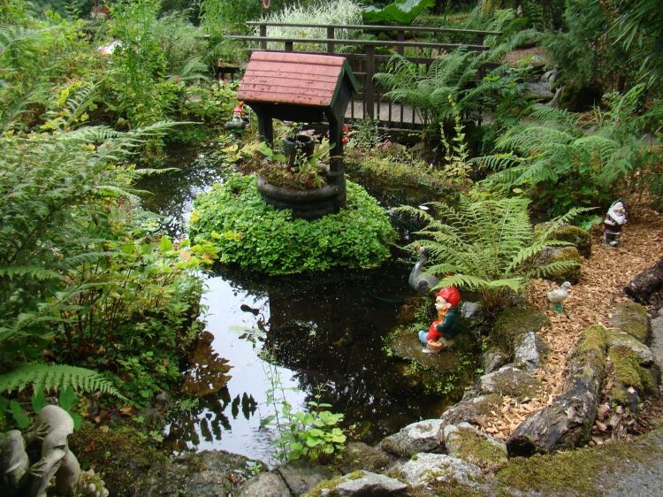 TOURIST ATTRACTION – GIFT/SOUVENIR RETAIL, ORNAMENT RETAIL & MANUFACTURING, SNACKS & GARDENS