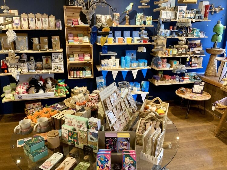 AWARD WINNING GIFTS & GREETING CARDS OUTLET