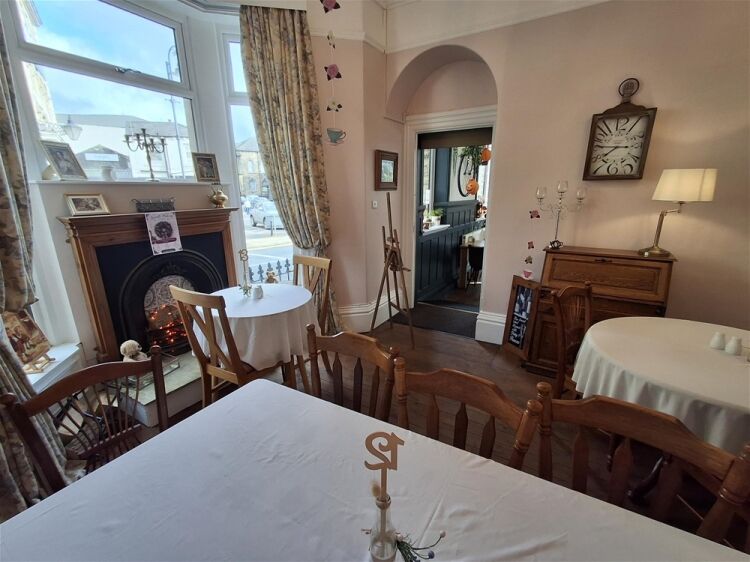 Cafe & Sandwich Bars For Sale in Mirfield
