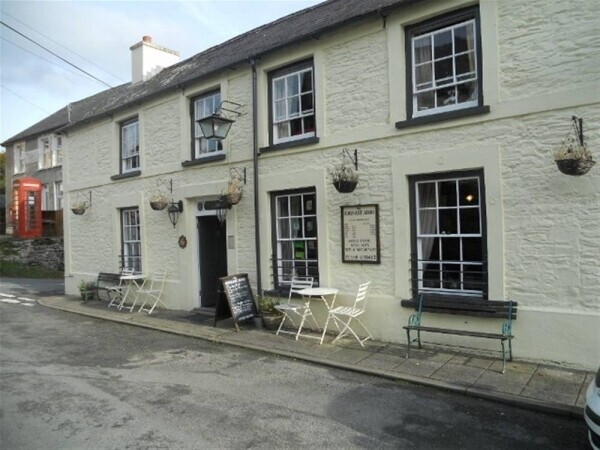 Free Of Tie Public House - Llanwrda Photo 1