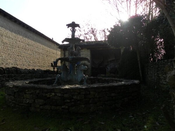 ANTIQUE DEALERS sought after locality STOW-ON-THE-WOLD Photo 1
