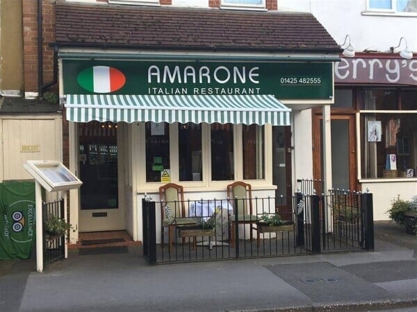 FULLY LICENSED ITALIAN RESTAURANT & PIZZERIA FOR SALE IN RINGWOOD TOWN CENTRE Photo 1