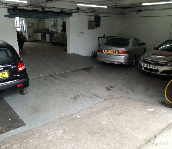 Well Established Mot Testing & Repair Centre And Car Dealership Photo 5