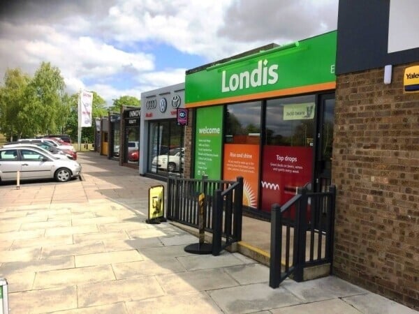 Profitable LONDIS Convenience Store in Lakenheath Photo 1