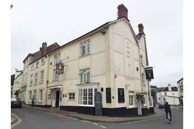Imposing 3 storey hotel and public house for Sale Photo 1