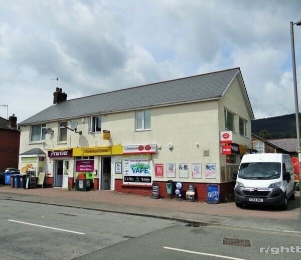 Price Reduced - Busy CTN and Main PO with Four Bed Flat Photo 1