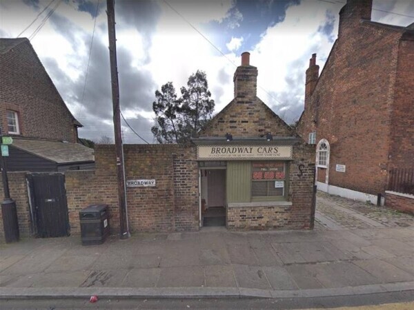 FREEHOLD PRIVATE TAXI HIRE BUSINESS FOR SALE IN RAINHAM/ESSEX Photo 1
