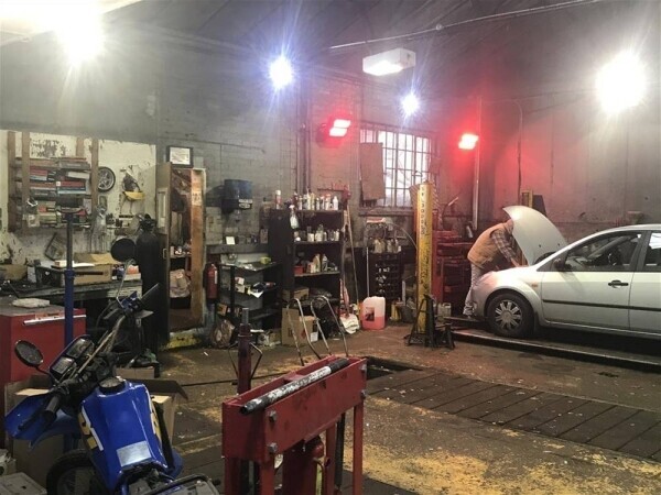 THRIVING MOT TESTING CENTRE & AUTO REPAIRS WORKSHOP FOR SALE IN WORTHING Photo 1