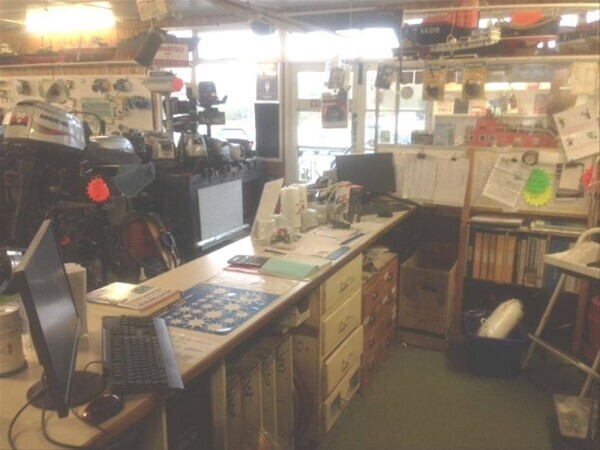 THAMES-SIDE RETAIL & ONLINE CHANDLERY SUPPLIES FOR SALE IN SURREY Photo 1