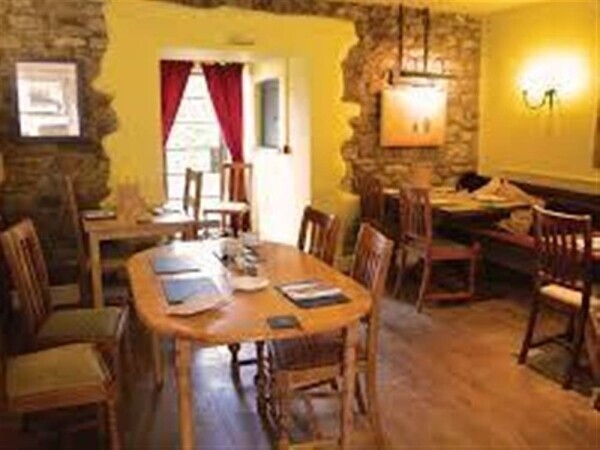 CHARMING VILLAGE PUBLIC HOUSE & RESTAURANT FOR SALE IN MONMOUTHSHIRE Photo 1