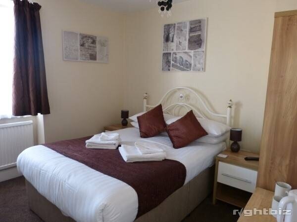 9 Bedroom Guest House in Clacton Essex Close to Sea front, pier and town centre Photo 1