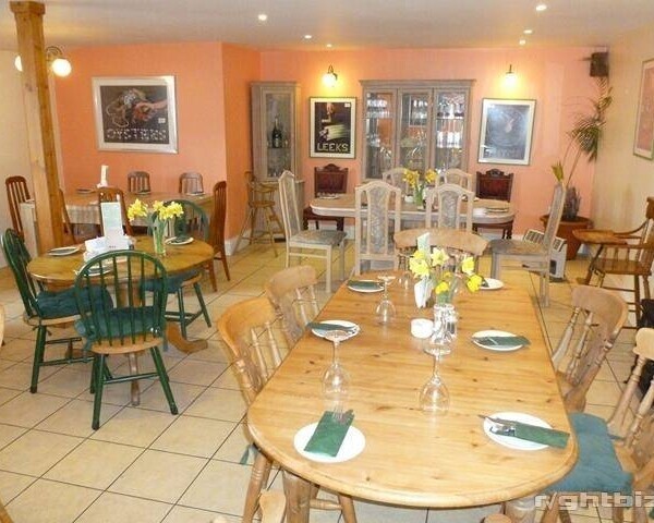 Popular Cafe & Bistro located in sought area of Somerset.Internal viewing advised to fully appreciat Photo 1