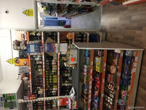 Eastern European shop for sale in Little Thrurock with a spacious garage, garden and basement Photo 1