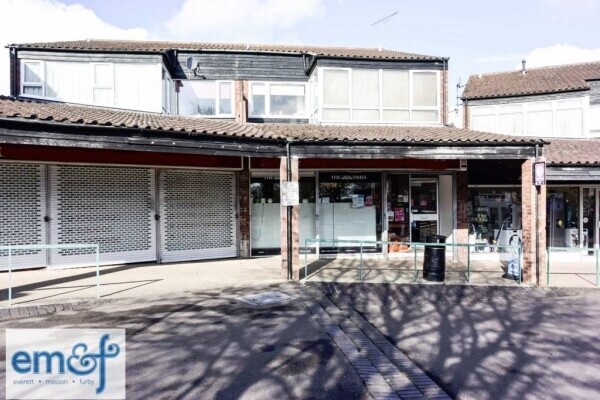 Spacious News / Grocery Store: Herts Town Photo 1