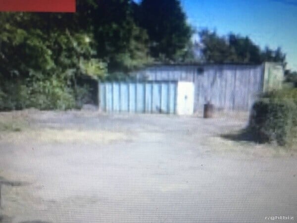 CAR SALE SHOW ROOM AND MECHANICALLY WORK AND BODY WORK SHOP EXTRA 5 UNITS ON SITE Photo 1